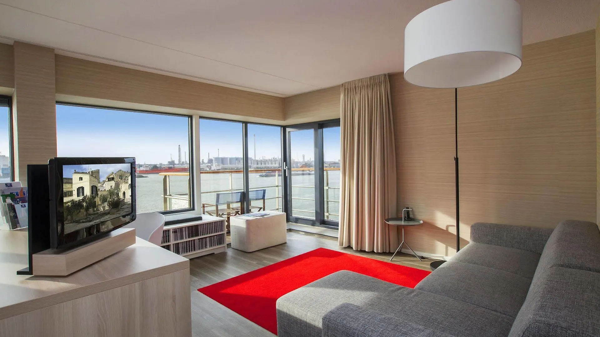 Delta Hotel Vlaardingen 4*,